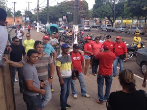 Vigilantes fazem novo protesto contra decreto com ameaça de demissões