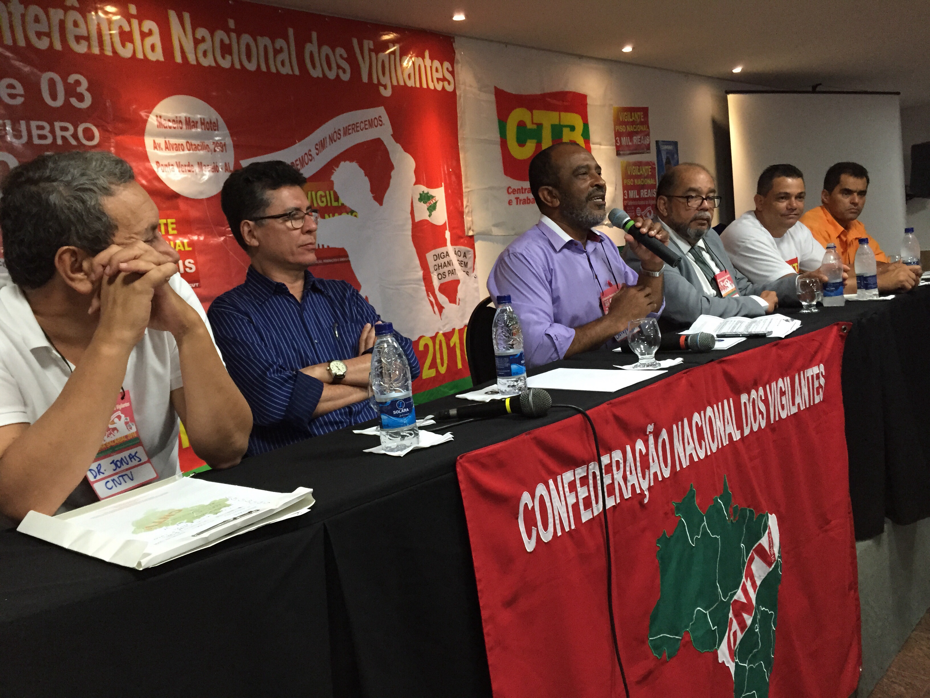 Mesa de discussão debate direitos sindicais e relembra histórico de lutas dos trabalhadores 