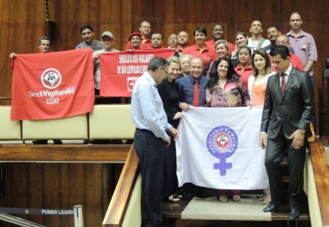 Dirigente do Sindicato dos Vigilantes RS ocupa assembleia em defesa das mulheres vigilantes