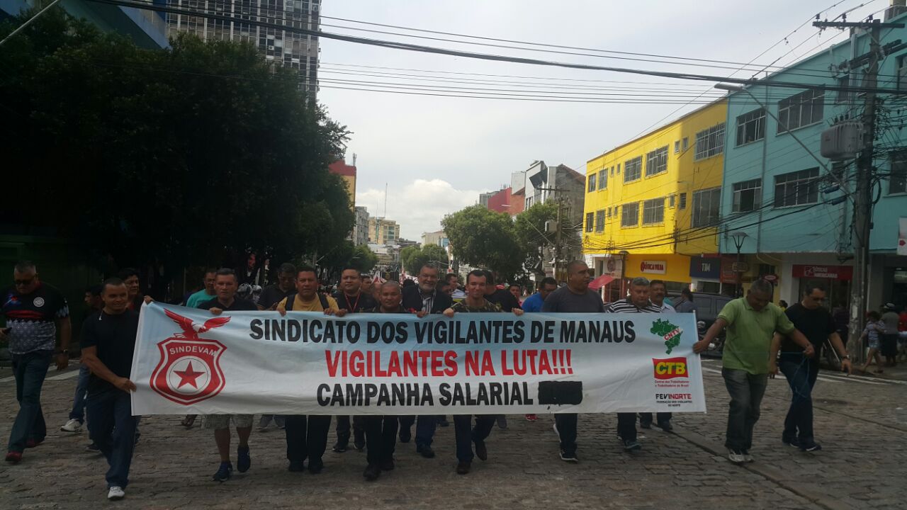 Vigilantes de Manaus saem às ruas para pressionar patrões